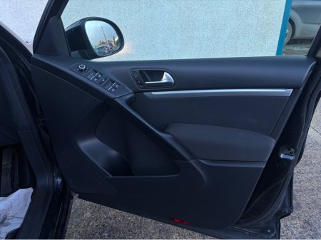 2015 Volkswagen Tiguan - thumbnail 22