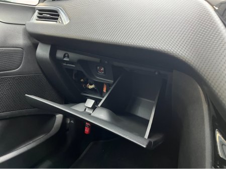 2019 Peugeot 2008 - thumbnail 16