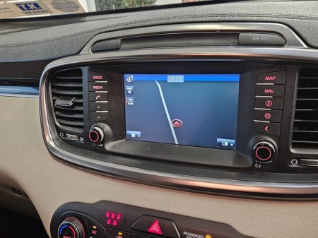 2017 Kia Sorento Platinum 2WD thumbnail