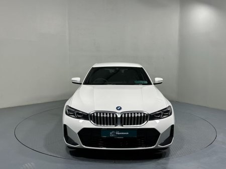 2025 BMW 3 Series - thumbnail 2