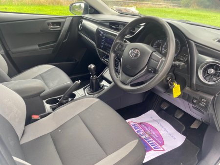 2019 Toyota Auris 1.4 D-4D TERRA 4DR Commerial (Including VAT) €11,950 thumbnail