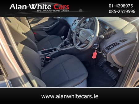 2016 Ford Focus - thumbnail 13