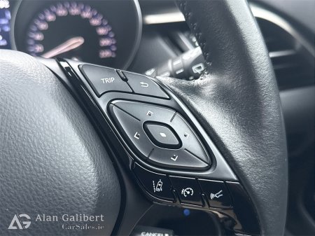 2023 Toyota C-HR 1.8 Petrol HYBRID SOL AUTO €114 PW €23,995 thumbnail