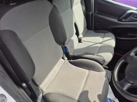 2017 Peugeot Partner - thumbnail 6