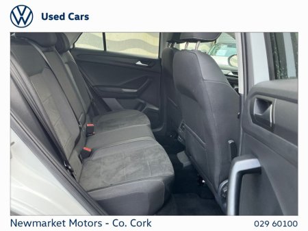 2023 Volkswagen T-Roc - view 3