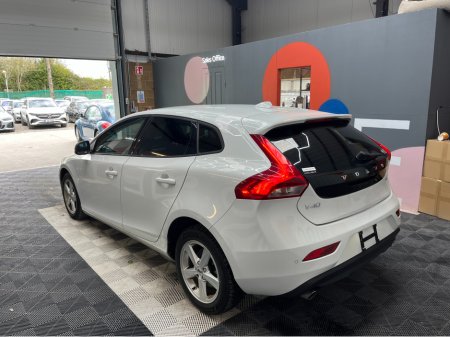 2016 Volvo V40 - view 4