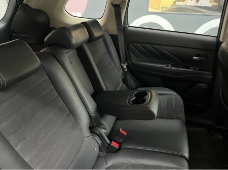 2018 Mitsubishi Outlander - thumbnail 16