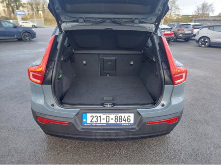 2023 Volvo XC40 T2 P R-DESIGN MAN 5DR €39,950 thumbnail
