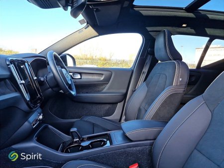 2022 Volvo XC40 - thumbnail 3