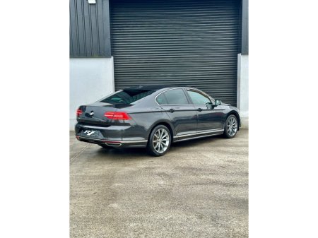 2019 Volkswagen Passat - thumbnail 2