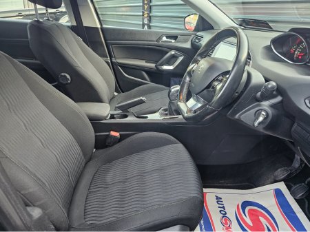 2016 Peugeot 308 - thumbnail 11