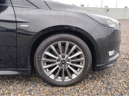 2019 Ford Focus ST-LINE 1.5 TD 120PS 6SPEED 4DR €15,800 thumbnail
