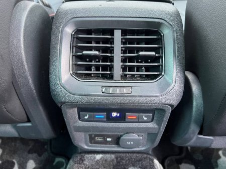 2020 Volkswagen Tiguan R-LINE 4MOTION 2.0 TDI * HUGE SPEC * // OPENING PAN ROOF // 360 PARKING CAMERAS // HEADS UP DISPLAY // APPLE CARPLAY/ANDROID AUTO €34,950 thumbnail