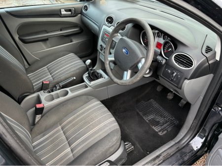 2011 Ford Focus - thumbnail 10