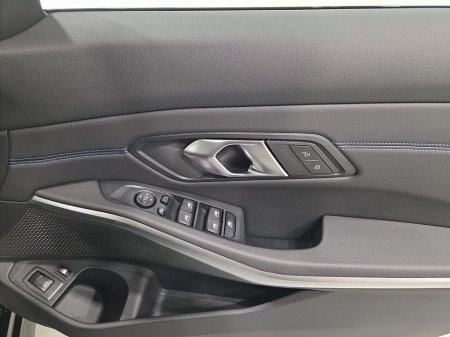 2025 BMW 3 Series - thumbnail 23