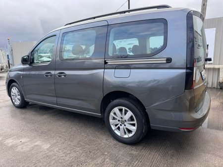 2025 Volkswagen Caddy Maxi Life LIFE TDI 122BHP A7F 5DR A €42,500 thumbnail