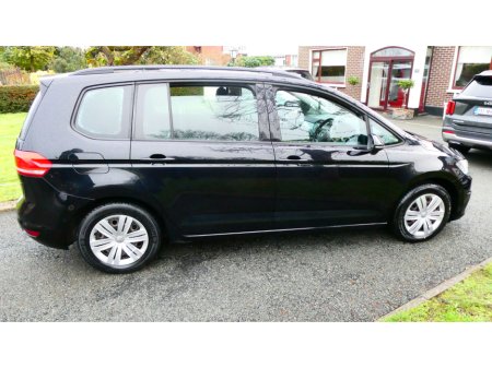 2016 Volkswagen Touran TRENDLINE BLUEMOTION 1.6 TDI MANUAL 6SPEED FWD 110 5DR €10,950 thumbnail