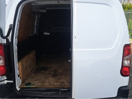 2022 Toyota Proace City Icon L1 Panel Van 1.5 Diesel with 3 seats in front and double sliding doors. thumbnail