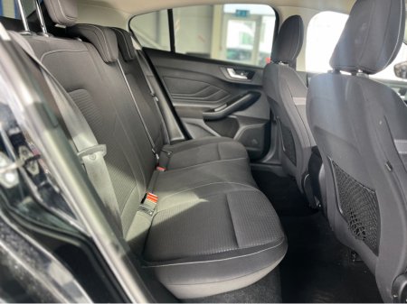 2018 Ford Focus - thumbnail 9