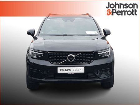 2023 Volvo XC40 - thumbnail 4