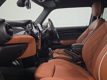 2023 MINI Hatch 3-Door Cooper Exclusive €30,950 thumbnail