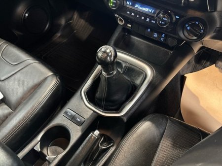 2022 Toyota Hilux 2.4 SR5 DOUBLE CAB 4DR €33,995 thumbnail