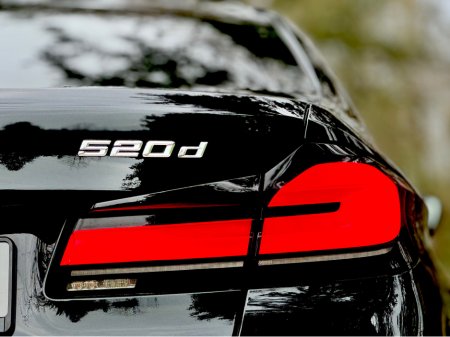 2021 BMW 5 Series - thumbnail 41