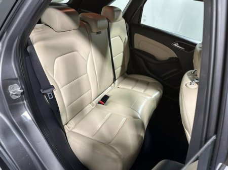 2013 Mercedes-Benz B Class B 180 CDi €10,800 thumbnail