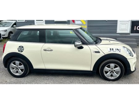 2017 MINI Cooper - view 4
