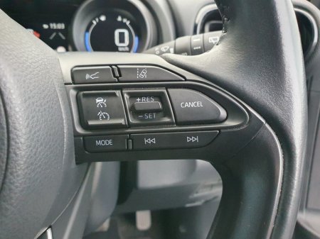 2023 Toyota Yaris Cross 1.5 HYBRID CR CROSS LUNA thumbnail