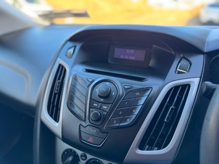 2012 Ford Focus - thumbnail 24