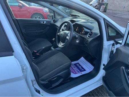 2013 Ford Fiesta 1.25 STYLE 60BHP 5DR ARGENTO €5,999 thumbnail