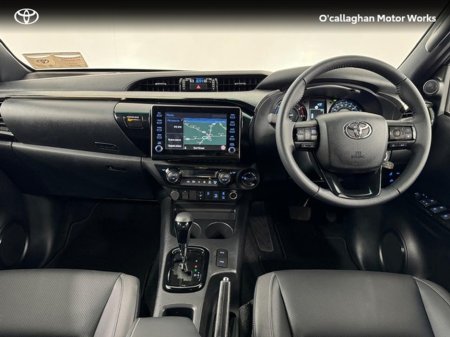 2024 Toyota Hilux HILUX 2.8 INVINCIBLE AUTO €44,000 thumbnail