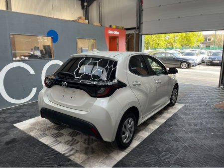 2021 Toyota Yaris - photo 2