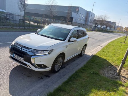 2020 Mitsubishi Outlander - thumbnail 3