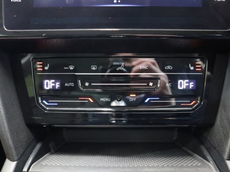 2021 Volkswagen Passat *123* GTE S-A DSG €23,995 thumbnail