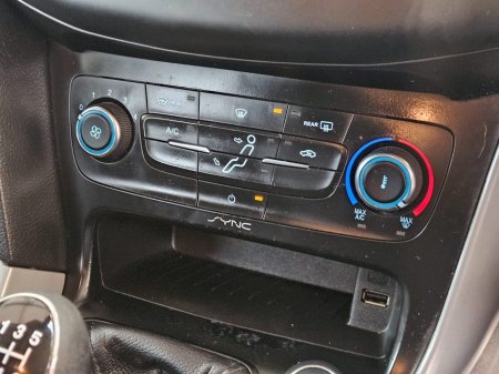 2016 Ford Focus - thumbnail 11