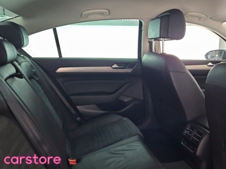 2016 Volkswagen Passat - thumbnail 10