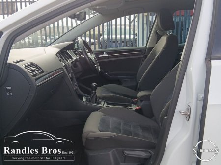 2017 Volkswagen Golf - thumbnail 11