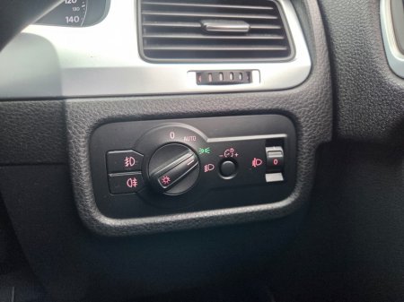 2012 Volkswagen Touareg 3.0 TDI V6 SE BLUE TECH 5DR AUTO €12,950 thumbnail