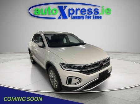 2023 Volkswagen T-Roc - thumbnail 1