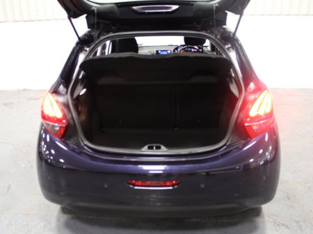 2018 Peugeot 208 - thumbnail 32