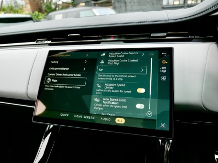 2025 Land Rover Range Rover Sport 3.0 I6 PHEV 550 PS Autobiography €139,950 thumbnail