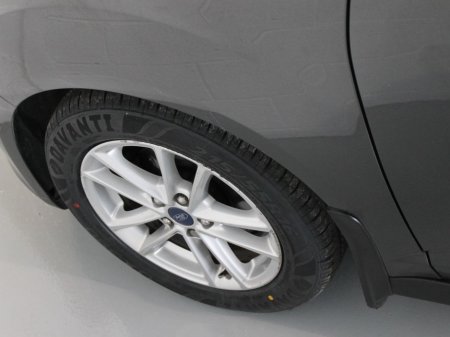 2017 Ford C-Max Zetec 1.5 TDCI 95PS M6 4DR €11,999 thumbnail