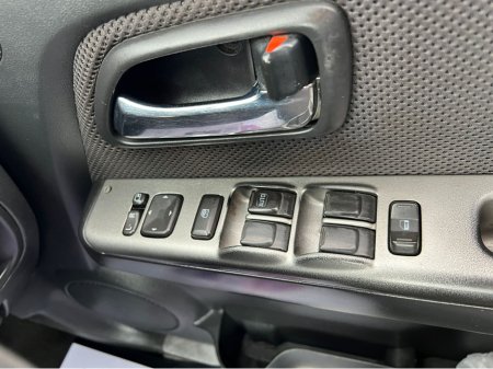 2010 Isuzu Rodeo - thumbnail 17