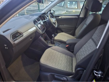 2023 Volkswagen Tiguan - thumbnail 19