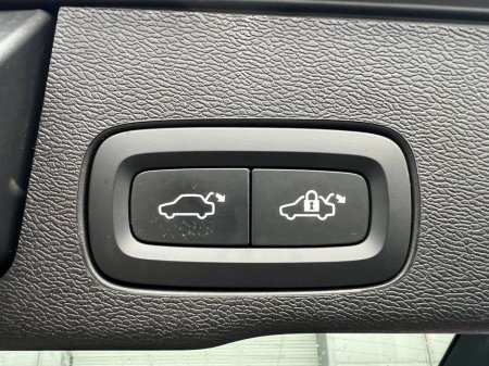 2023 Volvo XC60 T6 PLUS DARK AWD 2.0 HYBRID // OPENING PAN ROOF // HEATED LEATHER SEATS // APPLE CARPLAY/ANDROID AUTO €39,900 thumbnail