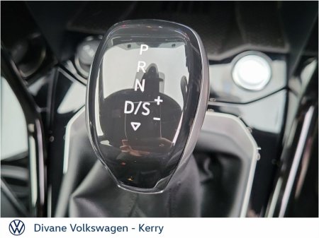 2025 Volkswagen T-Roc AUTO R-LINE 75 1.5 TSI PETROL 150 BHP €39,950 thumbnail