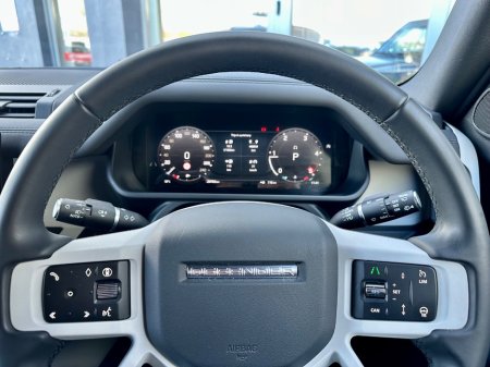 2025 Land Rover Defender - thumbnail 32