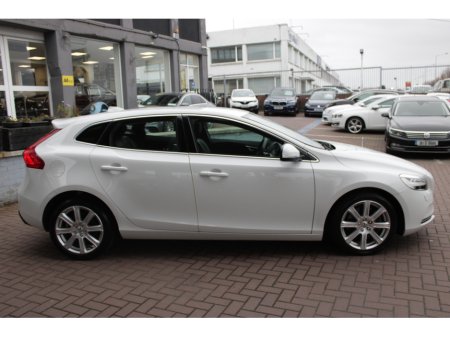 2017 Volvo V40 - thumbnail 3